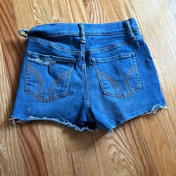 Hollister women’s size 7 high rise shorts (3 inch) - Picture 5 of 6